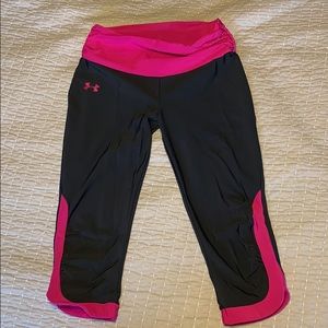 Under Armour Pink/black heat gear crop leggings